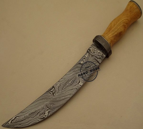 Masterfully Designed Damascus Bowie Knife